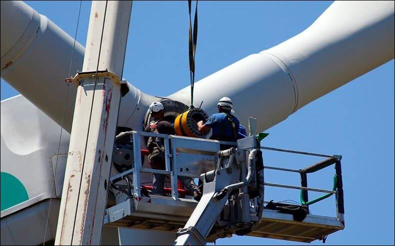 Impulsado por las energías limpias, el empleo en el sector energético de EE.UU. creció un 3,8% en 2022
