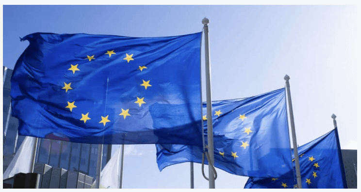 Mapa con la vadera de Comunidad Europea.