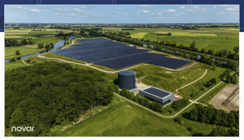Planta solar térmica de distrito con filas de colectores en Groningen.