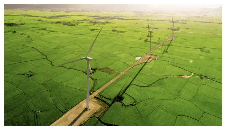 Mapa regional con turbinas eólicas y paneles solares que representan el potencial renovable y la modernización de redes en Asia Oriental.
