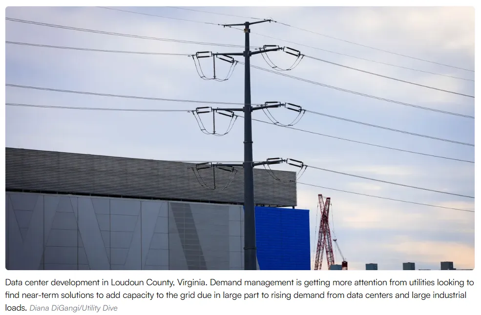 Desarrollo de centros de datos en el condado de Loudoun, Virginia. La gestión de la demanda está recibiendo mayor atención por parte de las empresas de servicios públicos que buscan soluciones a corto plazo para aumentar la capacidad de la red, debido en gran medida al aumento de la demanda de los centros de datos y las grandes cargas industriales.