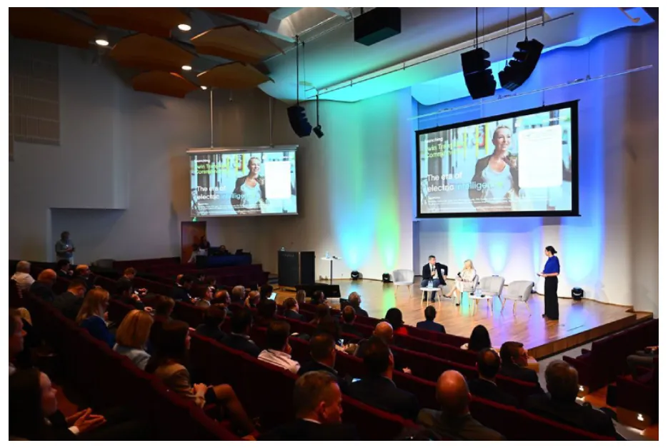 Esta imagen muestra el Power Summit 2026 celebrado en Helsinki, donde se discutió la unión de los sectores eléctrico y digital.
