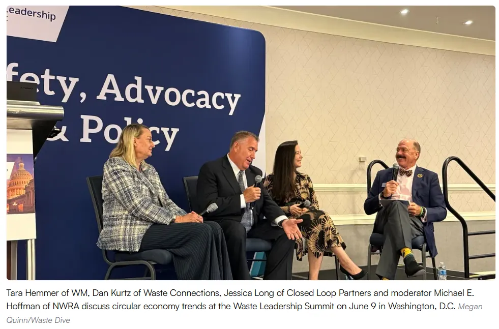 Esta imagen muestra a personas sentadas en un panel titulado "Waste Leadership Summit" sobre seguridad, abogacía y políticas.
