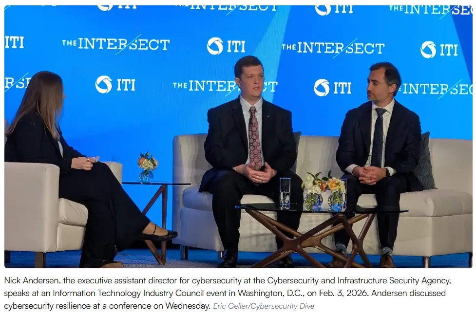 Esta imagen muestra a funcionarios y líderes de la industria en la cumbre tecnológica y política "The Intersect" organizada por el ITI en 2026. Nick Andersen, entonces Director en funciones de la Agencia de Seguridad de Infraestructura y Ciberseguridad (CISA).