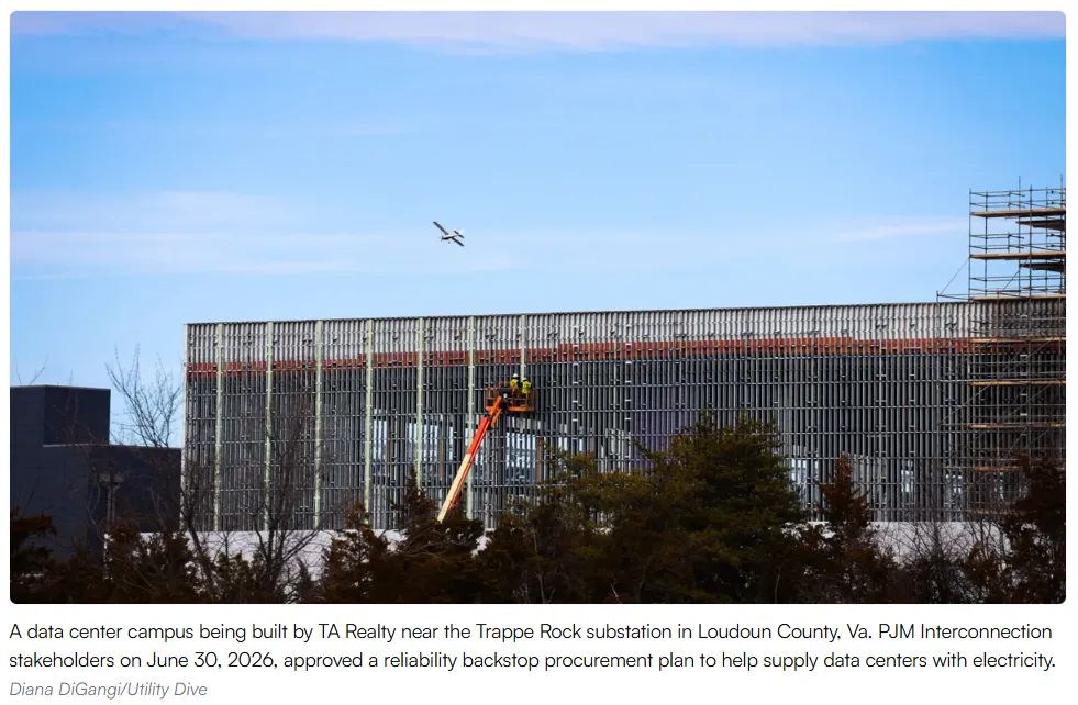 Esta imagen muestra una construcción de un campus de centros de datos por parte de TA Realty LLC cerca de la subestación Trappe Rock en el condado de Loudoun, Virginia.