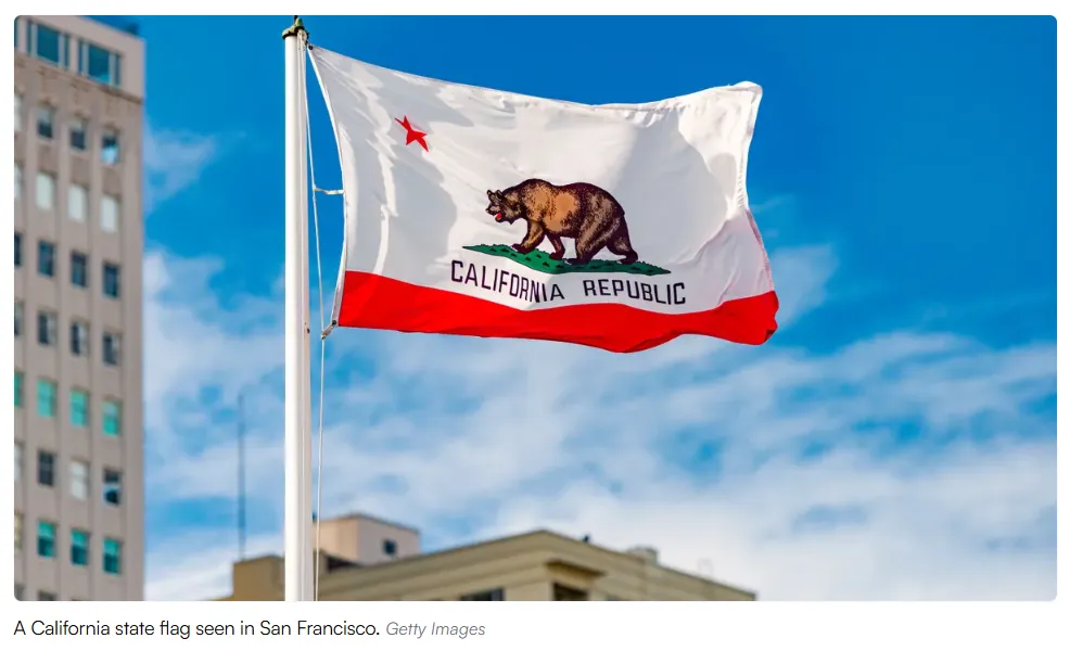 La imagen muestra la bandera oficial del estado de California, conocida popularmente como "Bear Flag".