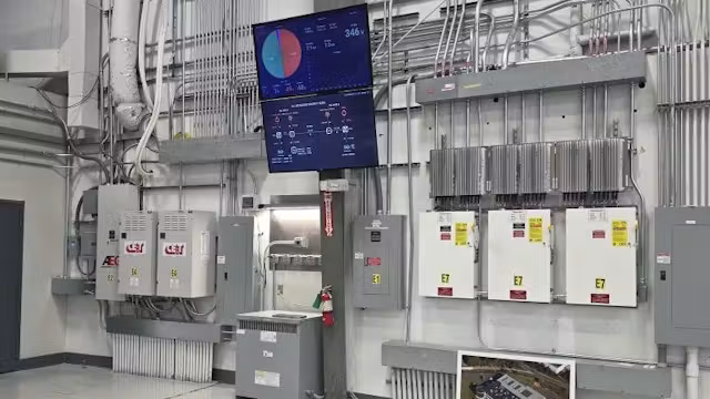 Instalación comercial operando mediante arquitectura de microred en corriente continua.